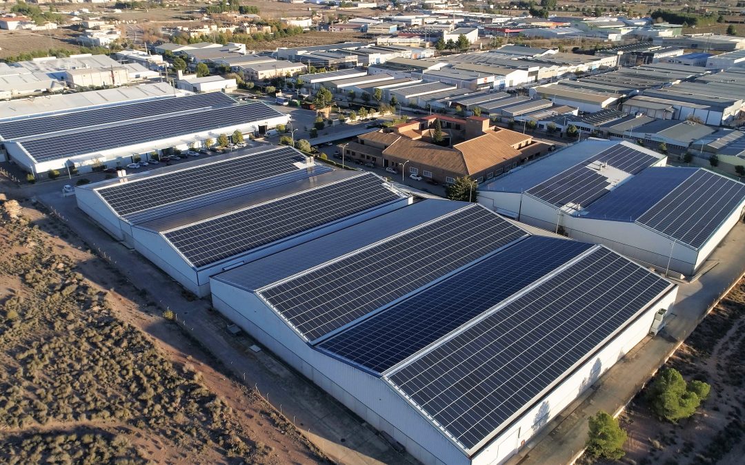 Cubierta Solar instalará en TexAthenea la megabatería industrial para autoconsumo más grande de Europa
