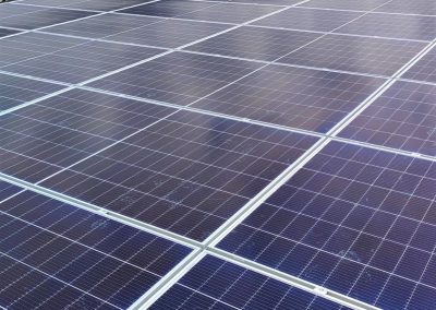 Instalación fotovoltaica y batería en Servidauto